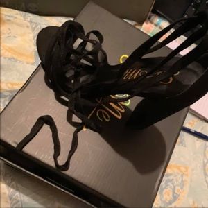 Cute black heels from fashion nova